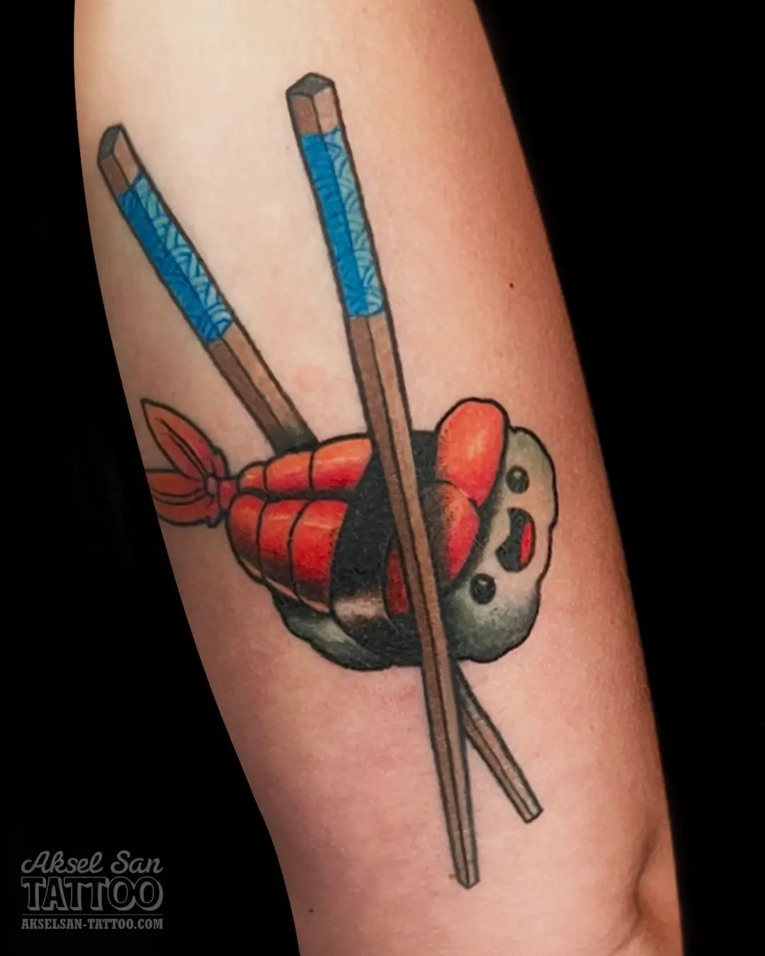 Tatouage kawaii réalisé par Aksel San à Strasbourg — Sushis mignons